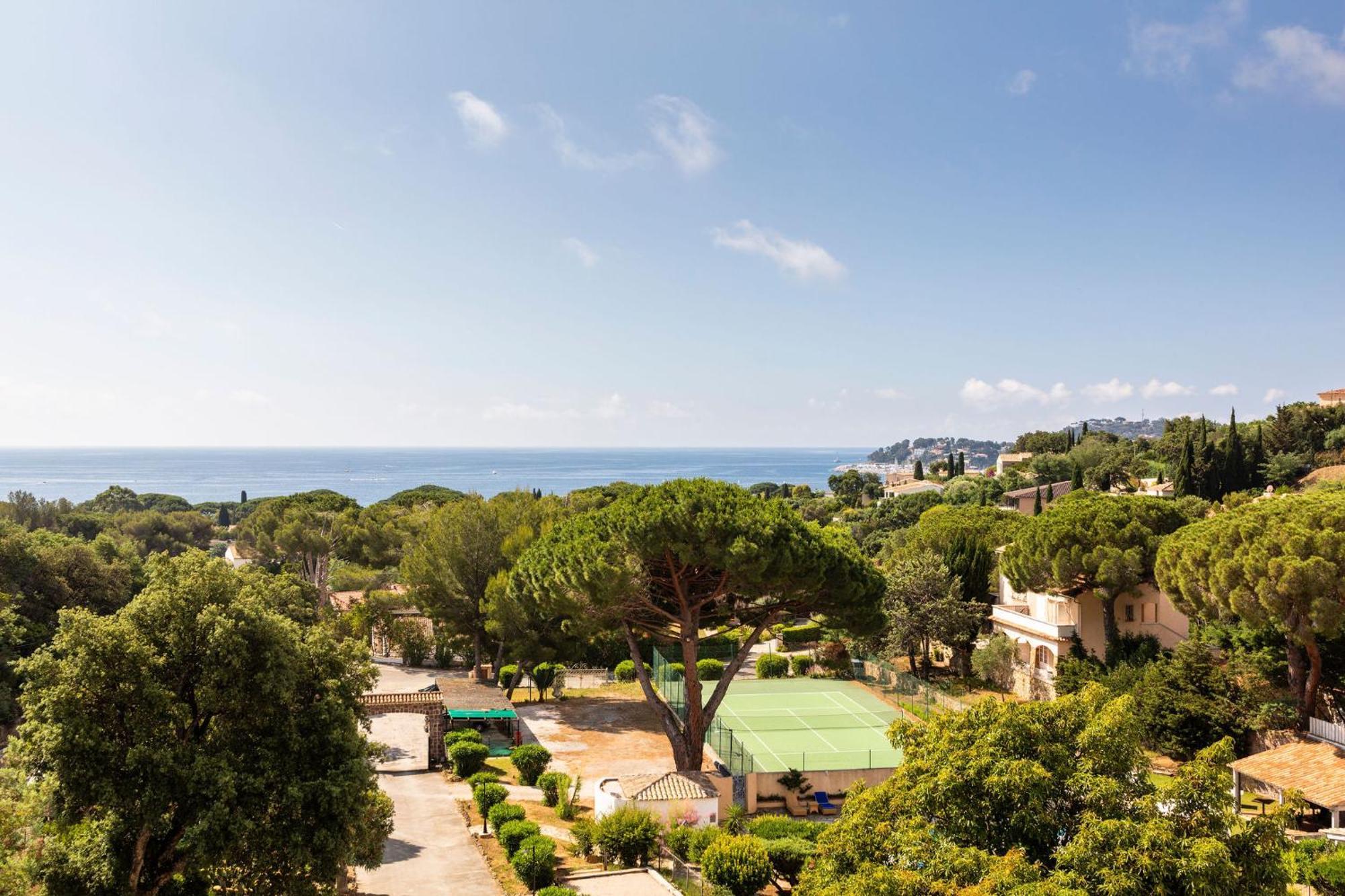 Hotel Du Parc Cavalaire Sur Mer Kültér fotó