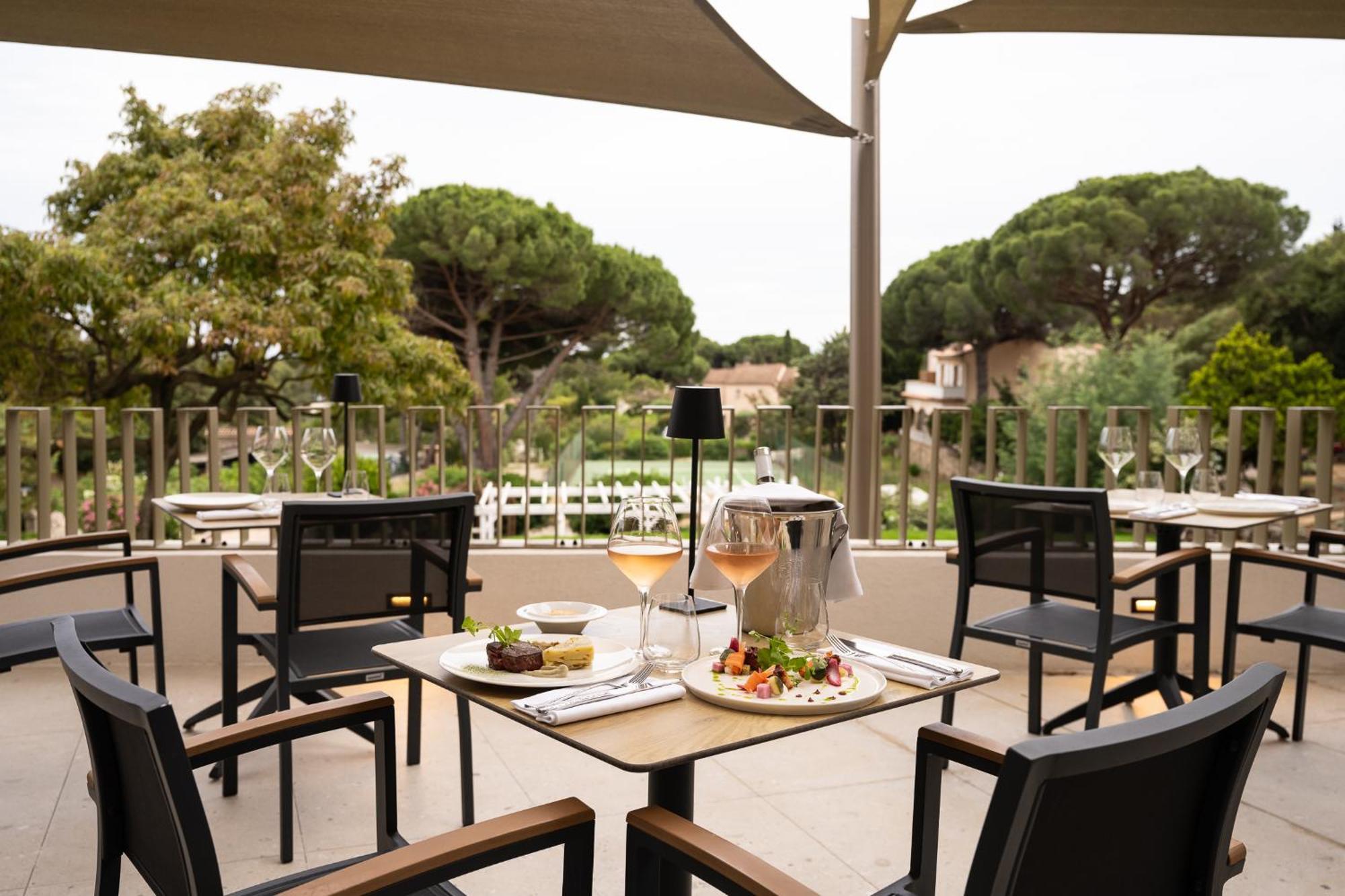 Hotel Du Parc Cavalaire Sur Mer Kültér fotó